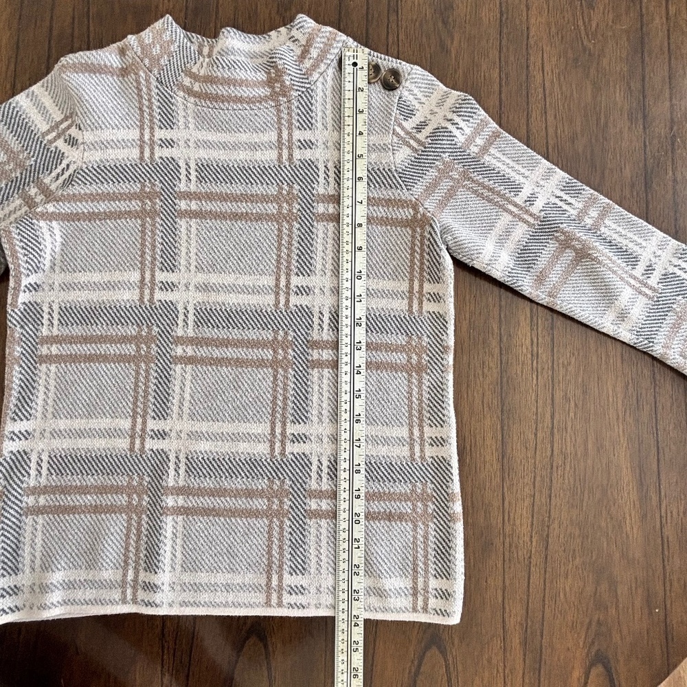 Cleo mock neck neutral tone pullover sweater with button detail size M - Picture 13 of 14
